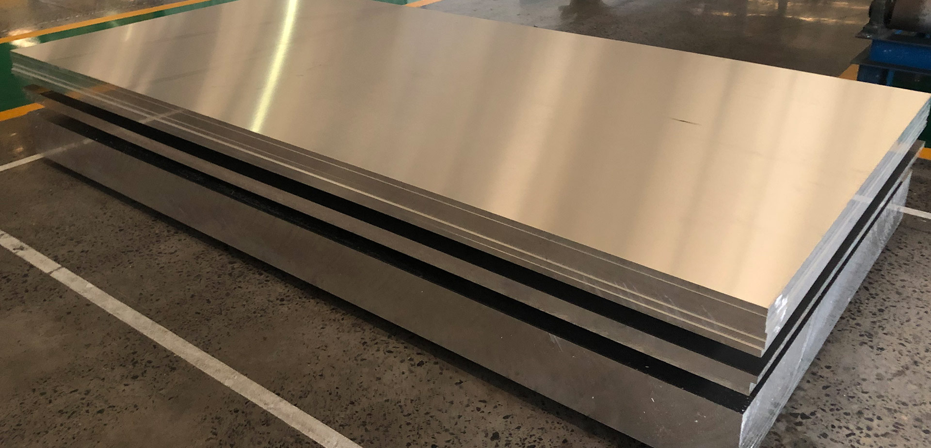 汽車引擎蓋香蕉视频啪啪